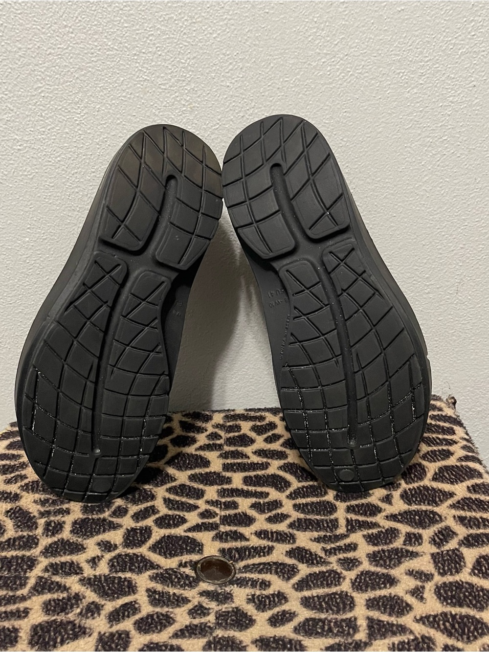 Oofos Oocandoo Sport Recovery Closed Toe Sandals Black Pink Rubber Womens 10 - Picture 6 of 8